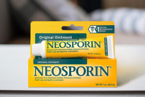Does-Neosporin-Help-Acne