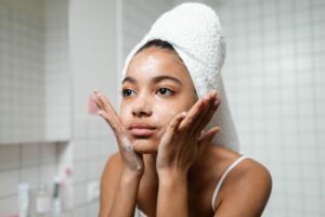 Can Hard Water Cause Acne - Good Glow
